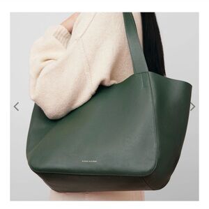 BNWT Minor History NYC Times Tote in Evergreen 🌲♥️